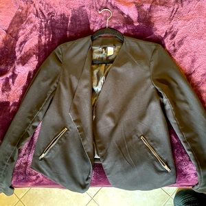 4 - H&M Black Blazer